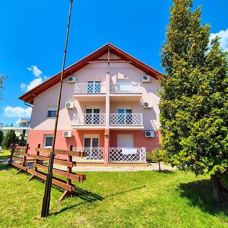 Ildiko Apartmanhaz Zamardi Ngoại thất bức ảnh