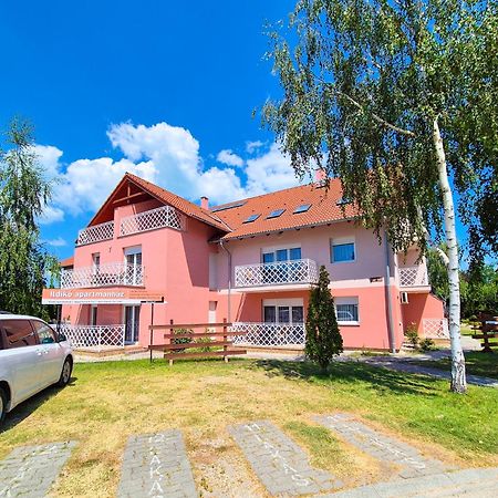 Ildiko Apartmanhaz Zamardi Ngoại thất bức ảnh