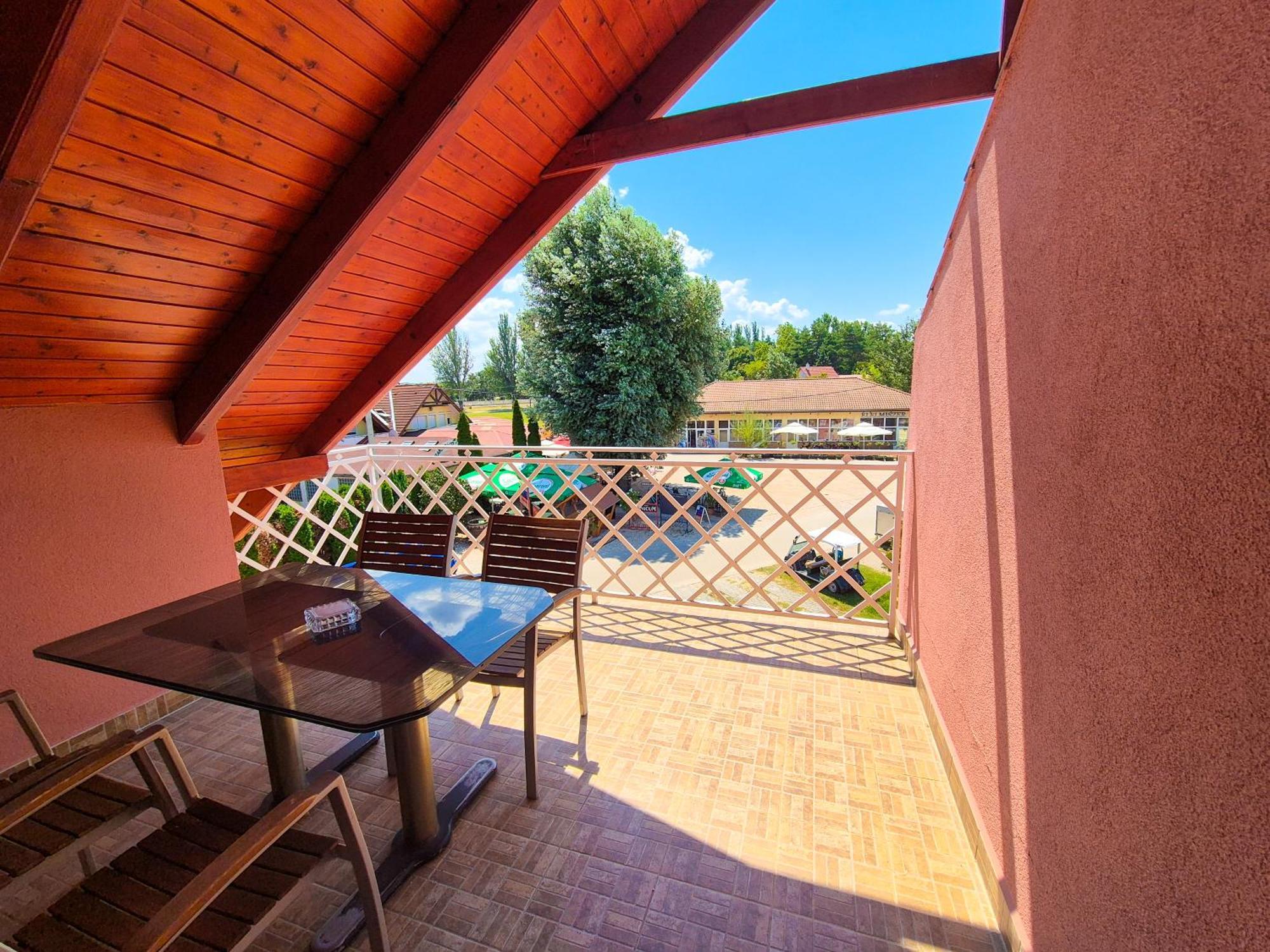 Ildiko Apartmanhaz Zamardi Ngoại thất bức ảnh